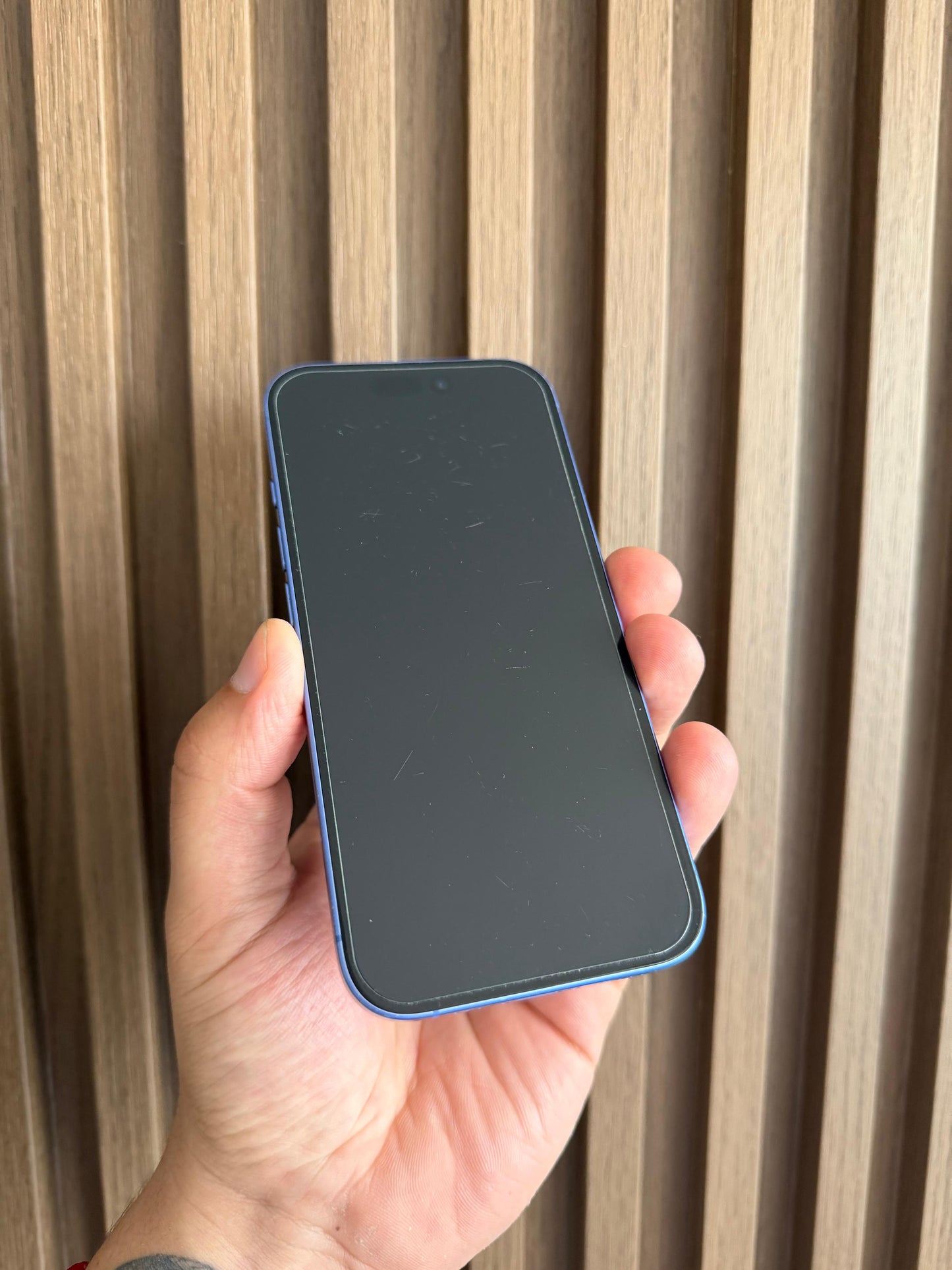 iPhone 16 128GB – Detalle Estético en Pantalla (Rayas Leves) | Remate Único